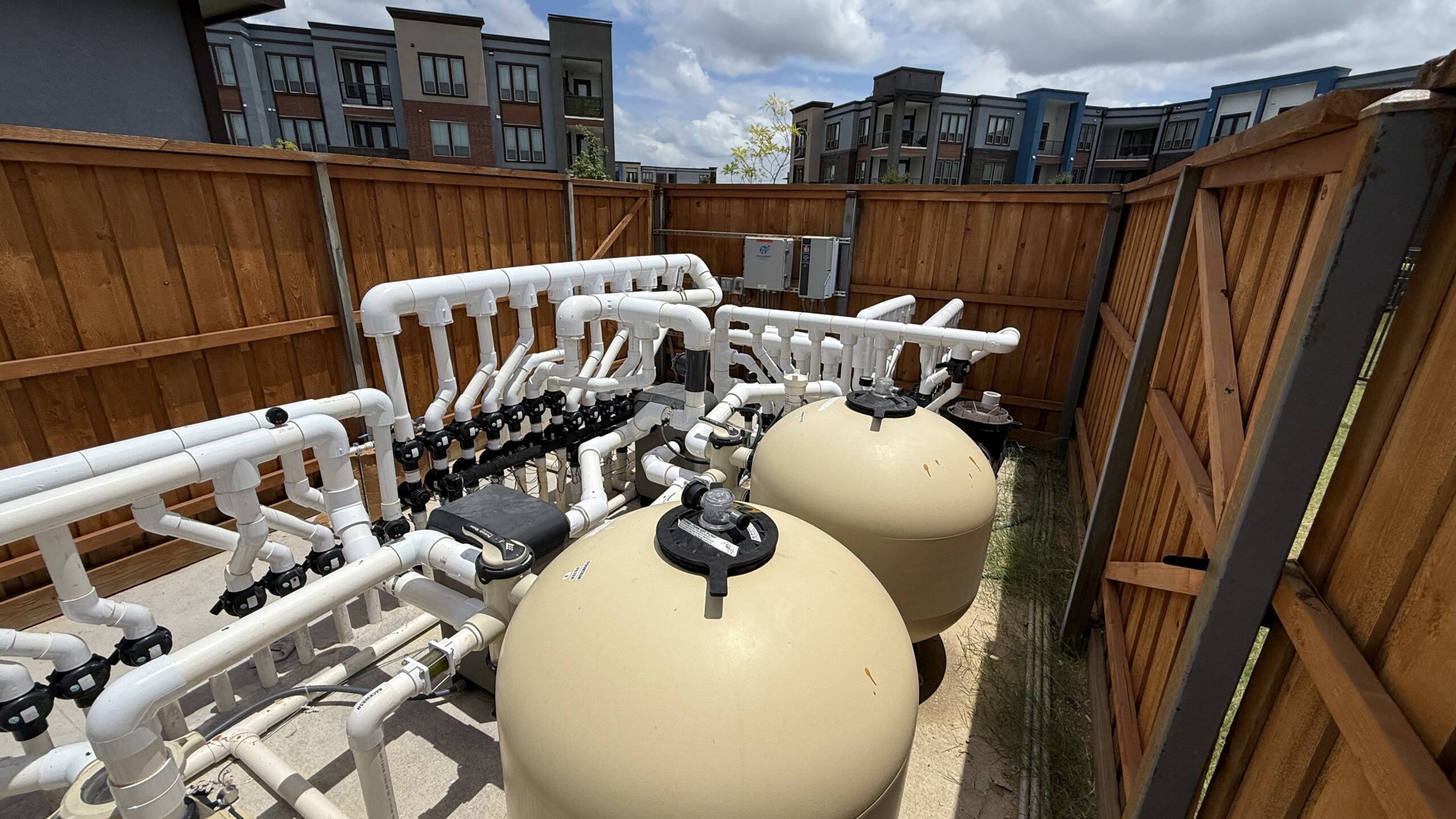 saltwater pool not producing chlorine, salt pool not making chlorine, low chlorine in saltwater pool, salt chlorinator not working