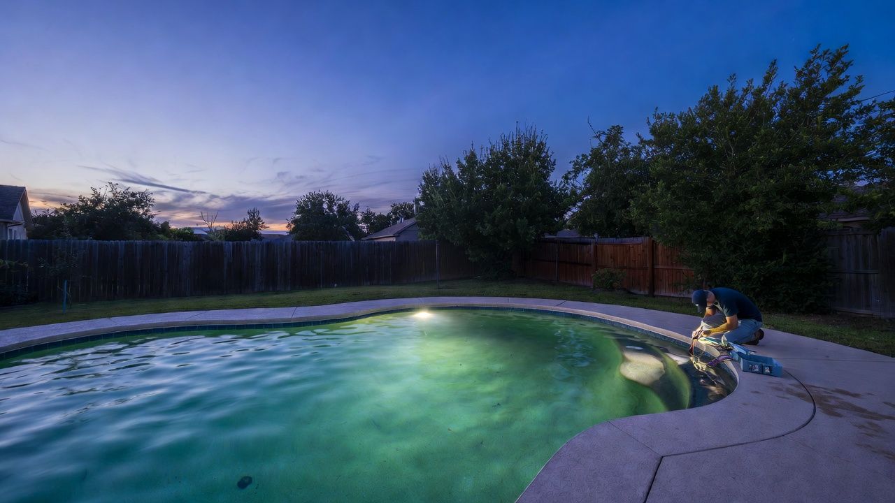 pool light repair, pool light bulb replacement