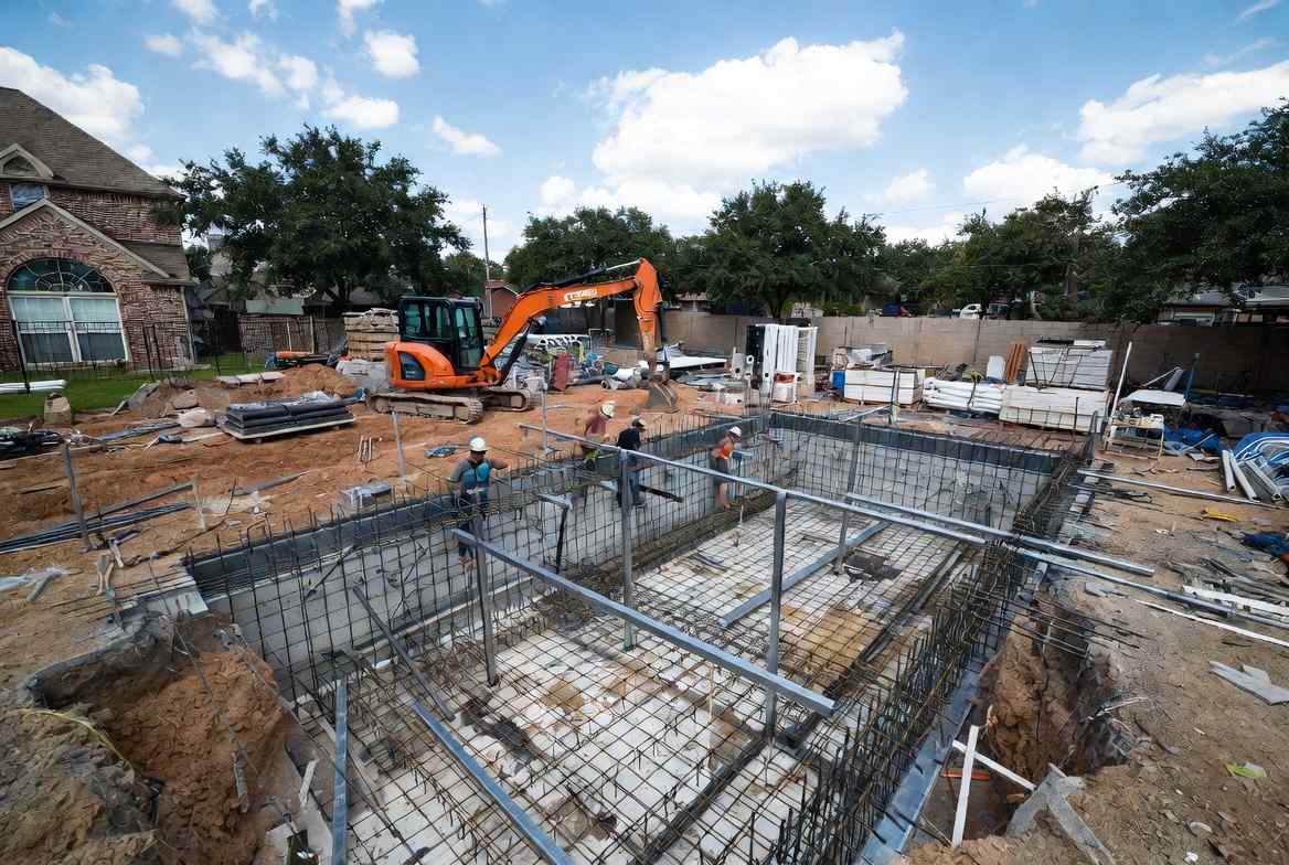gunite pool vs fiberglass pool gunite vs fiberglass best pool type for Texas