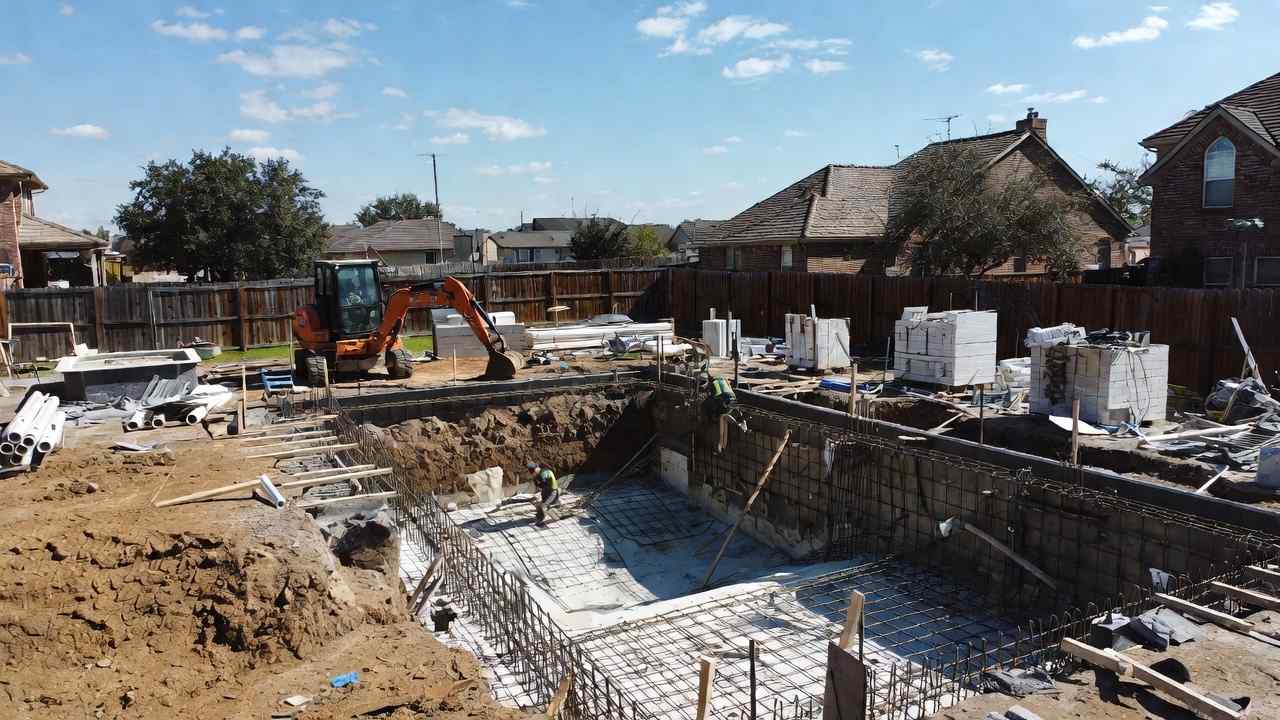 pool during construction
construction dust in pool
new homes being built near pool
protect pool from construction