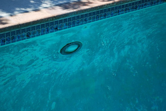 pool water level too low, low pool water level, pool pump running dry, pool skimmer sucking air, pool water loss