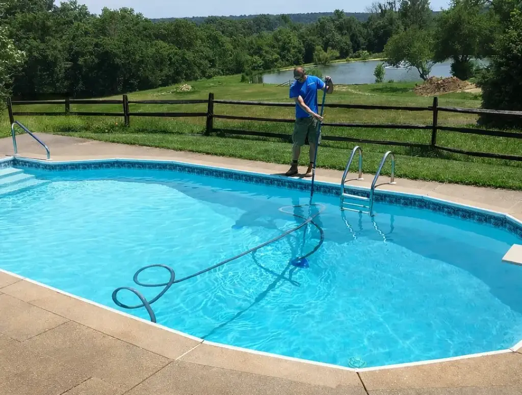 how often to vacuum a pool, pool vacuum schedule, how often should you vacuum a swimming pool, vacuuming pool frequency