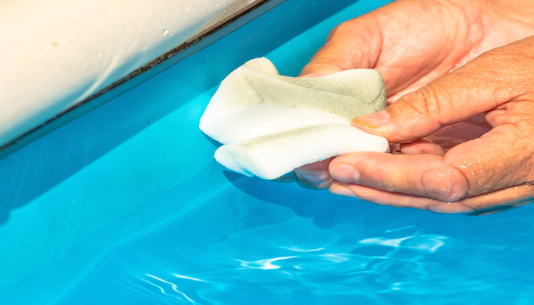 sunscreen in pool water, pool cloudy after swimmers, sunscreen in swimming pool, oily pool water, pool scum line causes