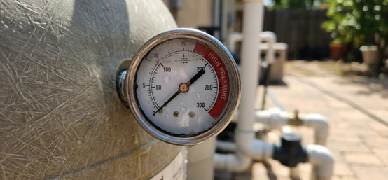 normal pool filter pressure gauge reading, normal pool filter PSI, high pool filter pressure, low pool filter pressure