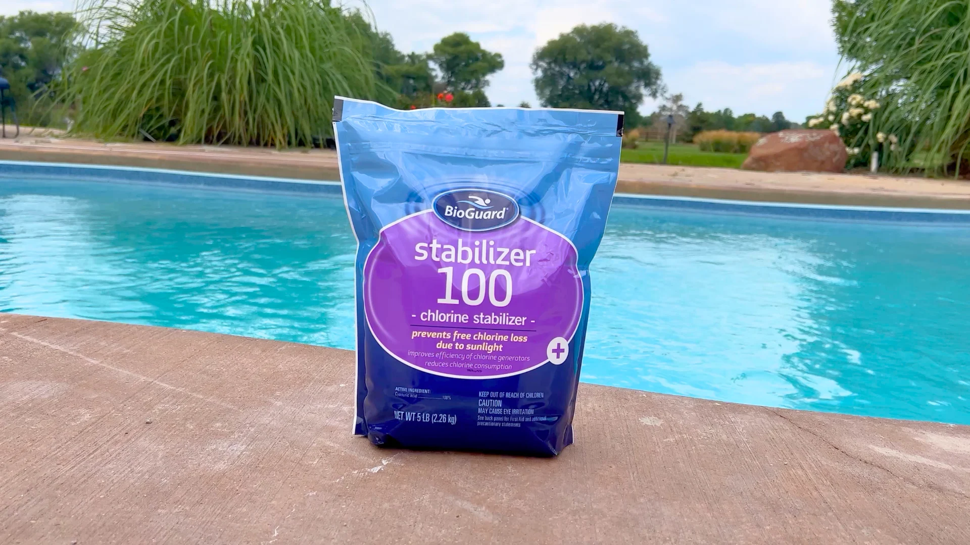 saltwater pool not producing chlorine, salt pool not making chlorine, low chlorine in saltwater pool, salt chlorinator not working - pool phosphate remover, phosphates in pool, pool algae prevention, phosphate remover for pool, algae keeps coming back