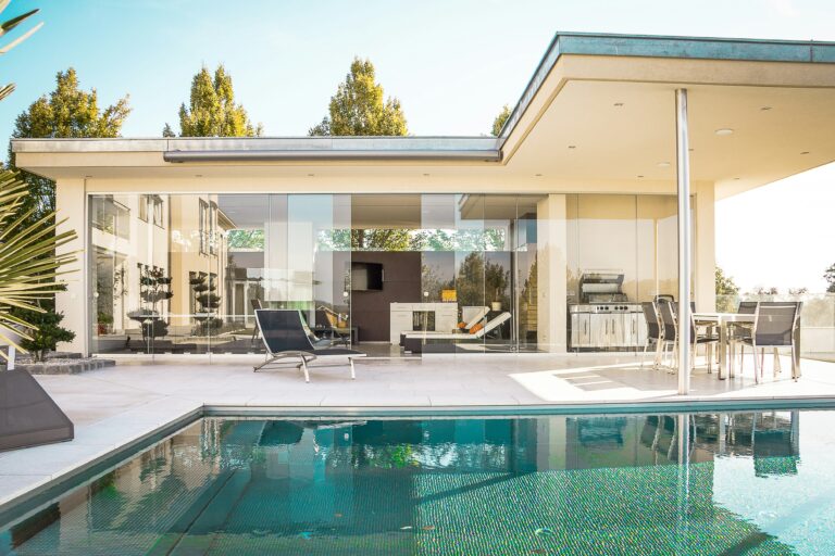 kill algae in pool, how to kill pool algae, pool algae treatment, green pool fix, best chemical for algae