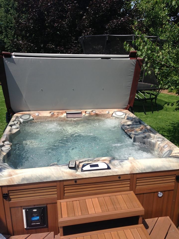 Sundance Spa Repair Dallas-Fort Worth | Same-Day Service | Poolburg - air bubbles from pool return jets, pool return bubbles, air bubbles in pool, pool pump air leak, pool suction leak