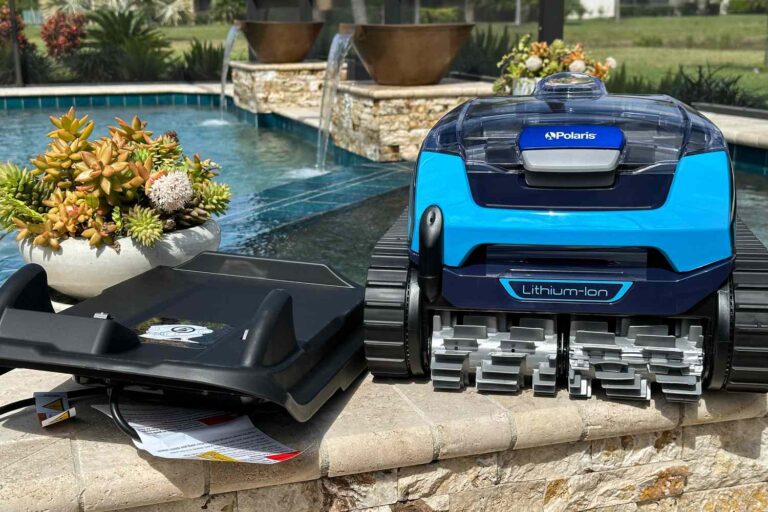 pool vacuum not moving, automatic pool vacuum not moving, pool cleaner not moving, suction pool cleaner stopped - pool cleaner wheels not turning, pool cleaner wheel problem, suction cleaner wheels not moving, robotic pool cleaner wheels stuck, pool cleaner troubleshooting