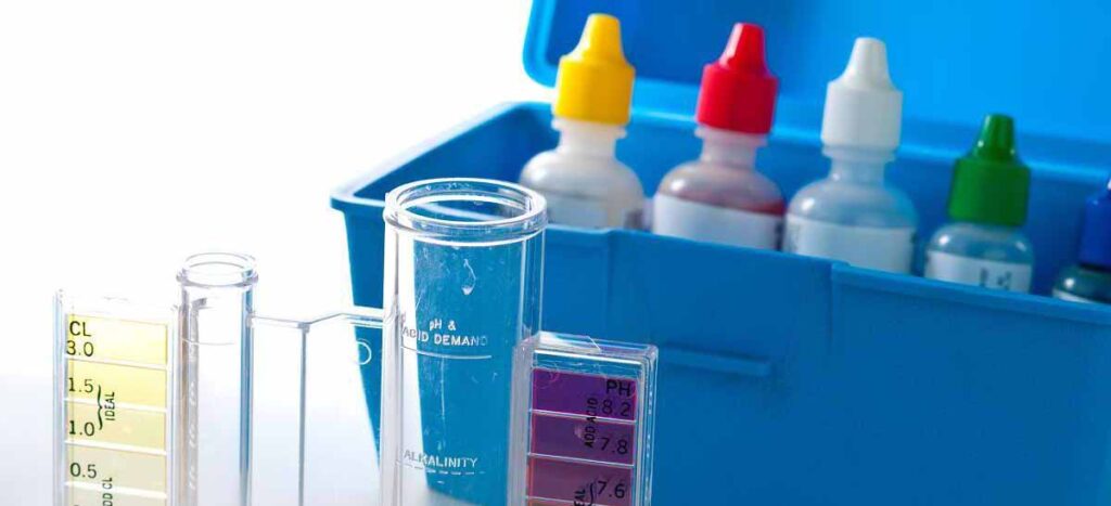 saltwater pool not making chlorine, salt cell not producing chlorine, saltwater pool low chlorine, salt system not working, salt pool chlorine problem - strong chlorine smell in pool, pool smells like chlorine, chloramines in pool, pool chemical smell, burning eyes in pool - pool alkalinity too high, high pool alkalinity, lower pool alkalinity, pool pH problems, cloudy pool water