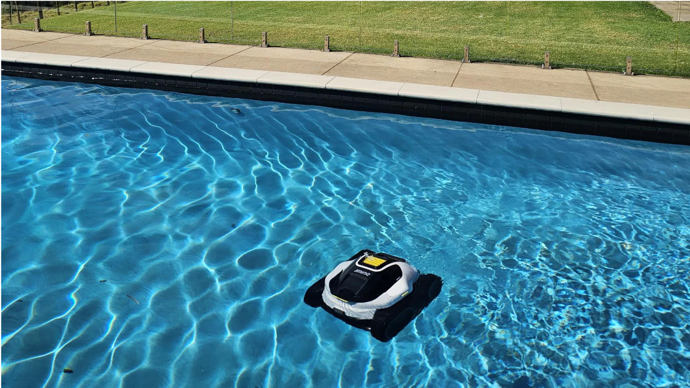 robotic pool cleaner cable twisting, robotic pool cleaner cable tangle, pool cleaner cable twisting, robotic cleaner not moving, pool cleaner troubleshooting