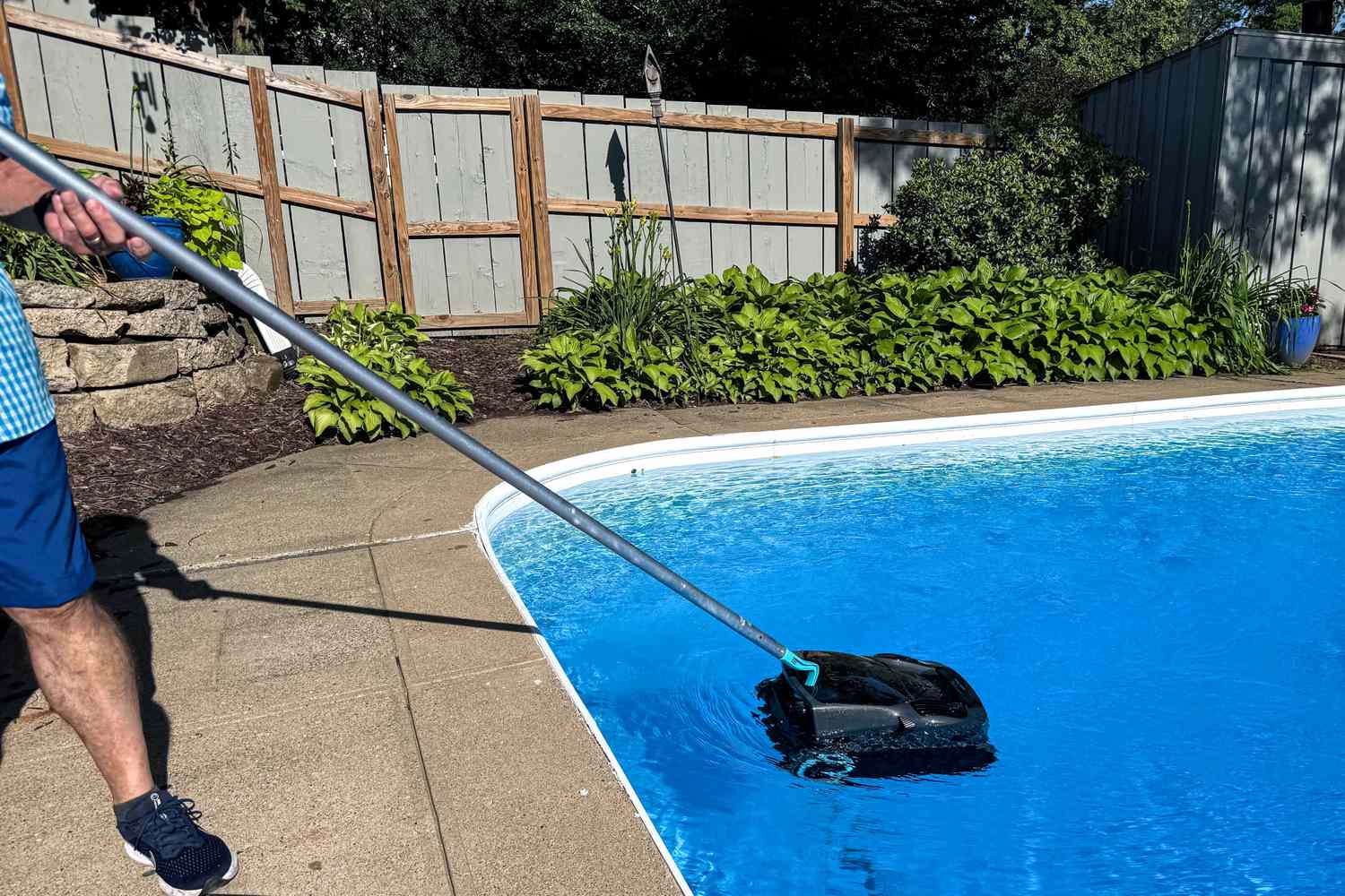 pool cleaner hose keeps tangling, pool cleaner hose tangles, pool vacuum hose problem, automatic pool cleaner not moving, pool cleaner troubleshooting