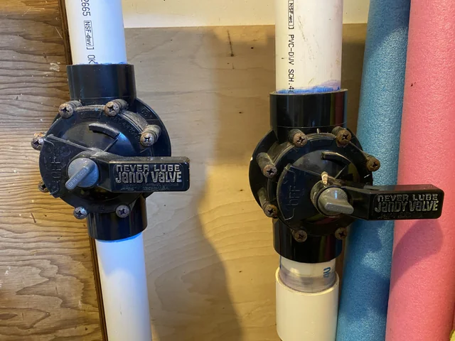 pool filter pressure too low, low pool filter pressure, pool filter gauge low, pool pump low flow, pool suction problem, weak return jets