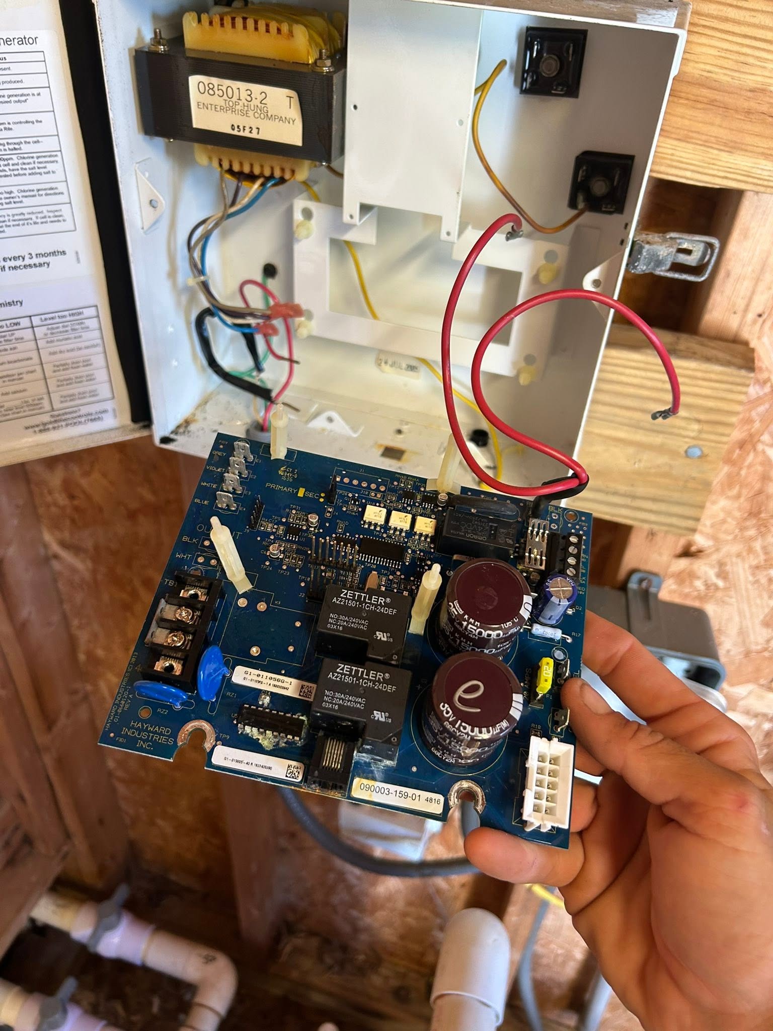 saltwater pool check cell light, check cell light salt pool, salt cell warning, salt chlorinator service light, salt cell cleaning frequency