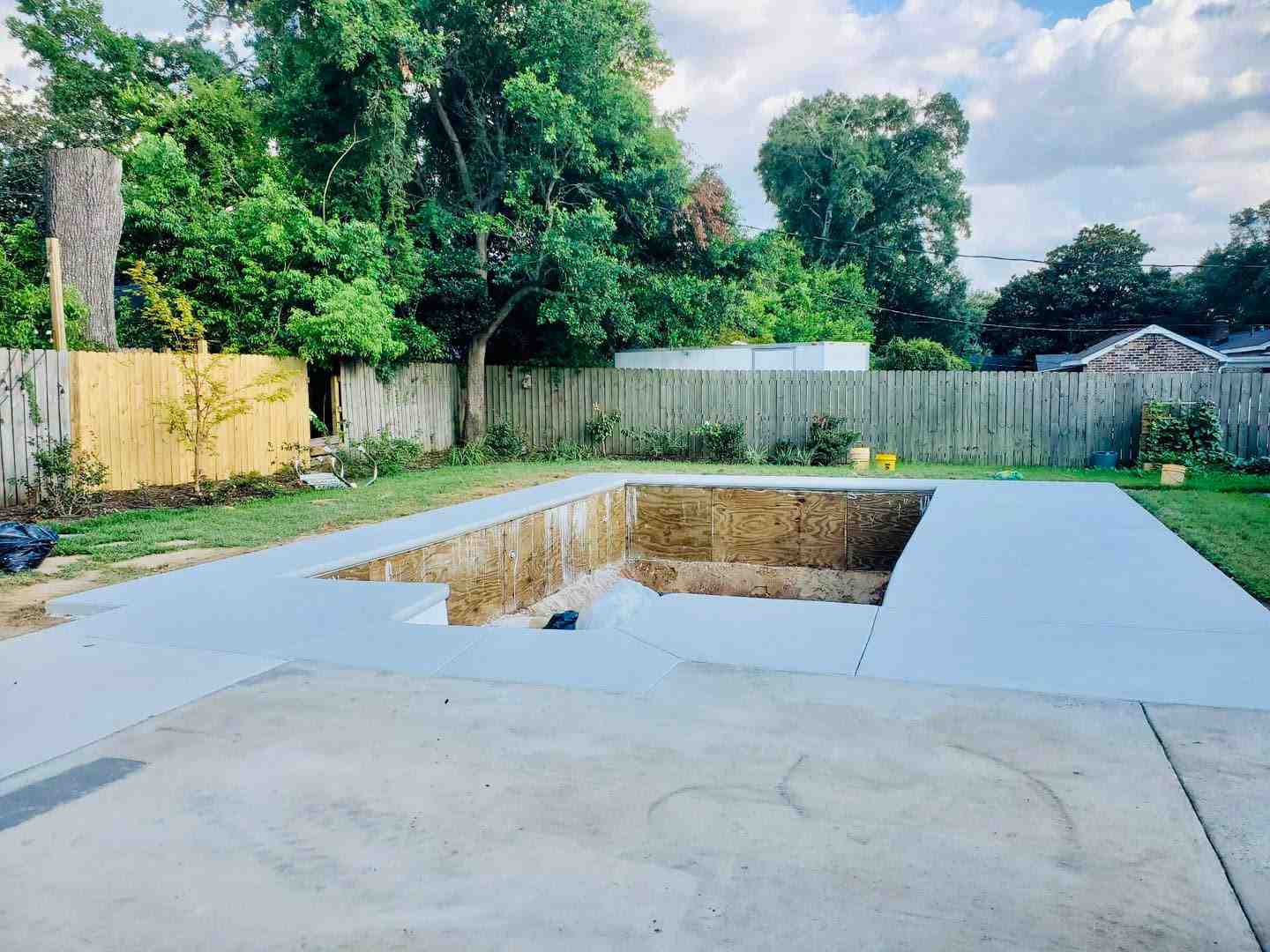 pool deck resurfacing, swimming pool deck resurfacing, pool deck repair and resurfacing, cracked pool deck repair, pool patio resurfacing