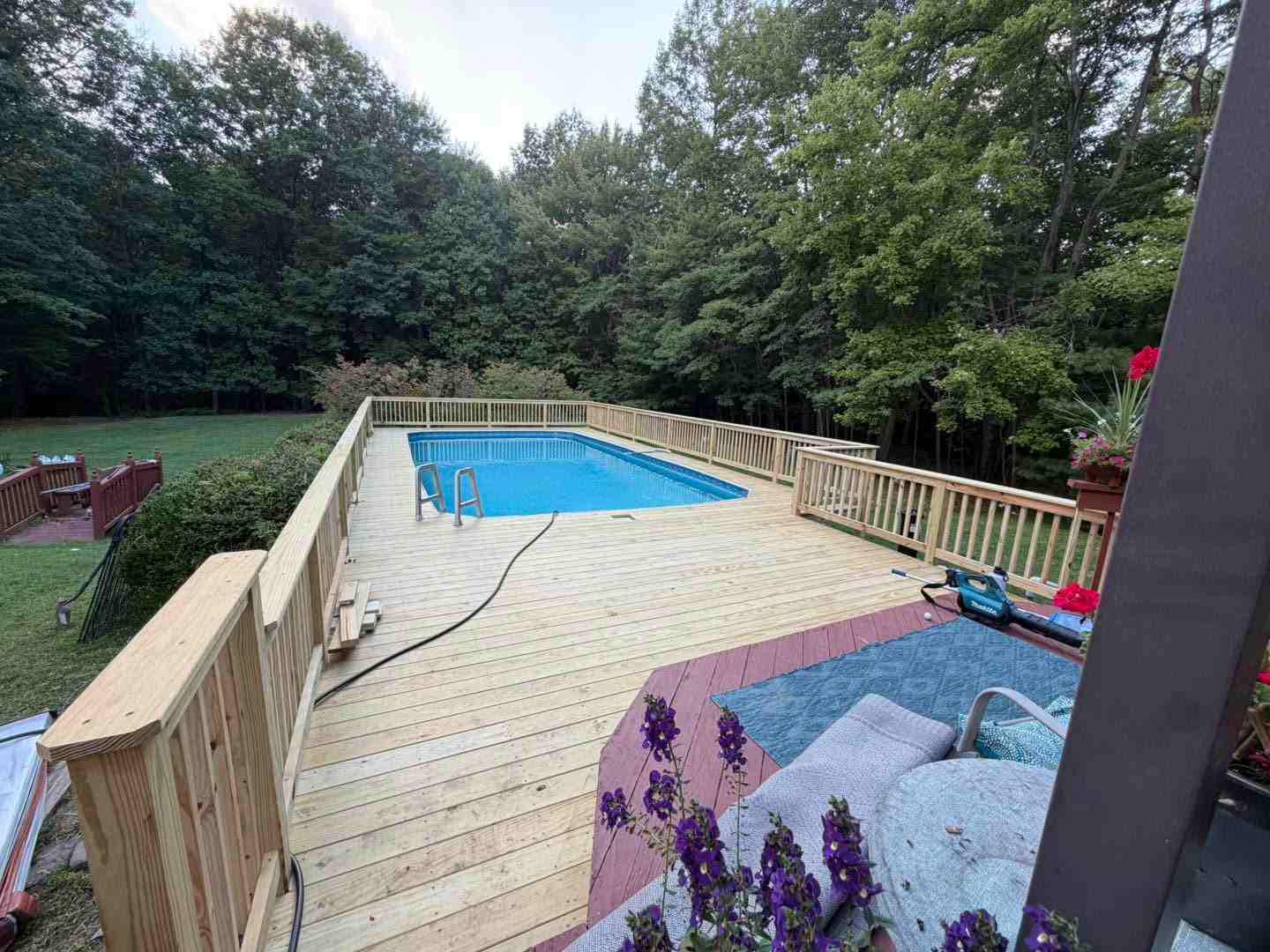 pool deck resurfacing, swimming pool deck resurfacing, pool deck repair and resurfacing, cracked pool deck repair, pool patio resurfacing